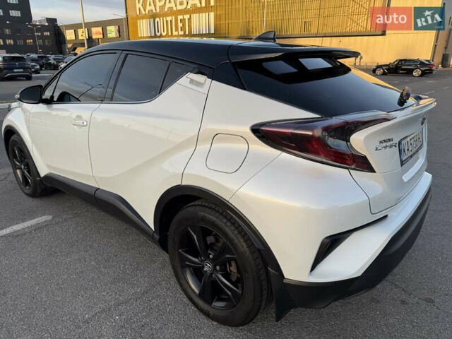 Белый Тойота C-HR, объемом двигателя 1.2 л и пробегом 116 тыс. км за 20000 $, фото 3 на Automoto.ua