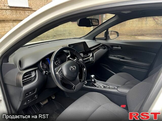 Білий Тойота C-HR, об'ємом двигуна 2 л та пробігом 42 тис. км за 17000 $, фото 4 на Automoto.ua