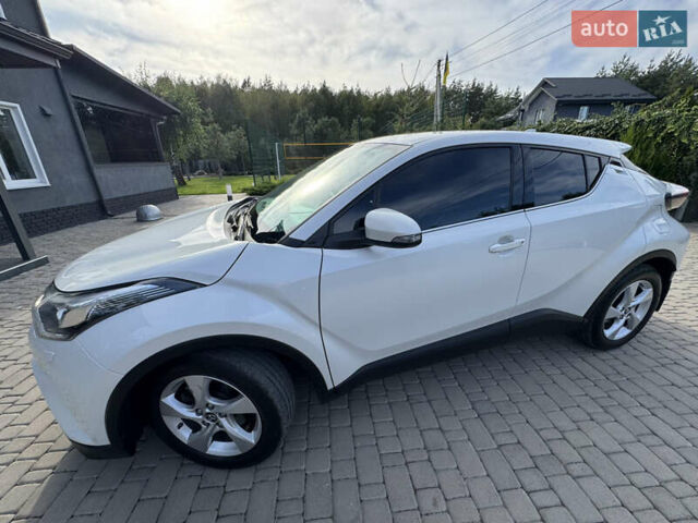Белый Тойота C-HR, объемом двигателя 1.2 л и пробегом 140 тыс. км за 20000 $, фото 4 на Automoto.ua