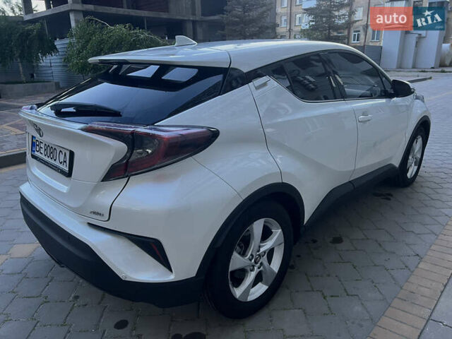 Білий Тойота C-HR, об'ємом двигуна 1.2 л та пробігом 129 тис. км за 18999 $, фото 2 на Automoto.ua