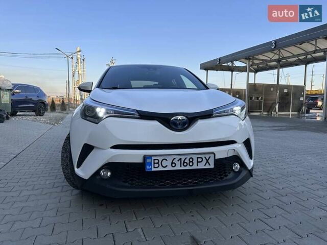 Белый Тойота C-HR, объемом двигателя 1.8 л и пробегом 161 тыс. км за 20500 $, фото 1 на Automoto.ua