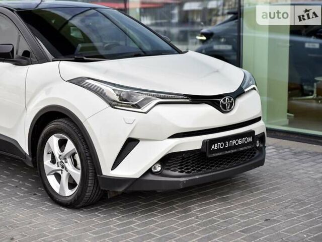 Білий Тойота C-HR, об'ємом двигуна 1.99 л та пробігом 55 тис. км за 22300 $, фото 21 на Automoto.ua