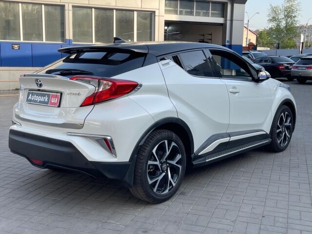 Белый Тойота C-HR, объемом двигателя 1.8 л и пробегом 95 тыс. км за 22990 $, фото 3 на Automoto.ua