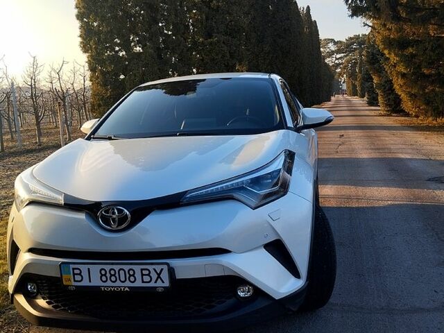 Белый Тойота C-HR, объемом двигателя 1.2 л и пробегом 40 тыс. км за 25000 $, фото 1 на Automoto.ua