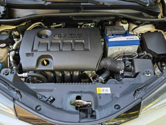 Белый Тойота C-HR, объемом двигателя 2 л и пробегом 98 тыс. км за 11200 $, фото 6 на Automoto.ua