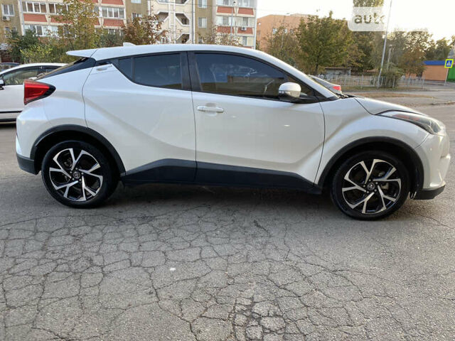 Белый Тойота C-HR, объемом двигателя 1.99 л и пробегом 97 тыс. км за 17300 $, фото 2 на Automoto.ua