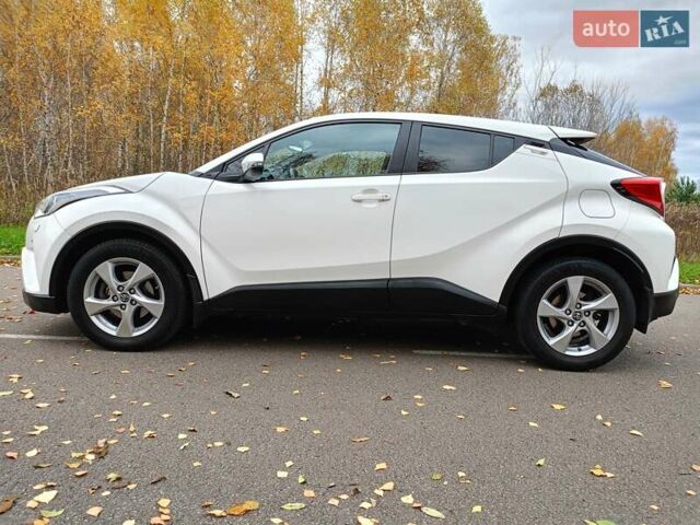 Белый Тойота C-HR, объемом двигателя 1.2 л и пробегом 93 тыс. км за 18698 $, фото 10 на Automoto.ua