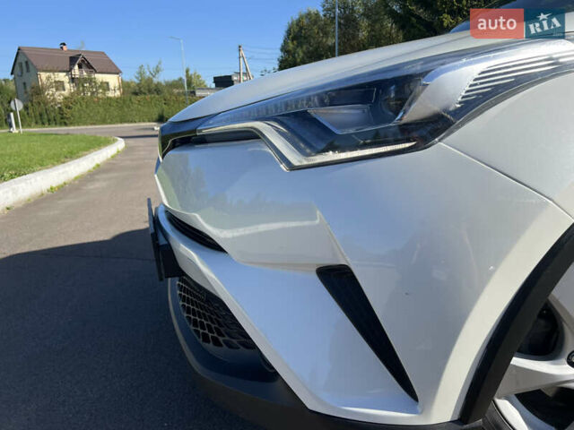 Белый Тойота C-HR, объемом двигателя 1.8 л и пробегом 139 тыс. км за 20900 $, фото 22 на Automoto.ua