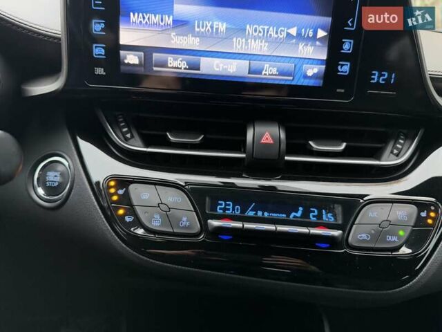 Белый Тойота C-HR, объемом двигателя 1.2 л и пробегом 88 тыс. км за 21500 $, фото 35 на Automoto.ua