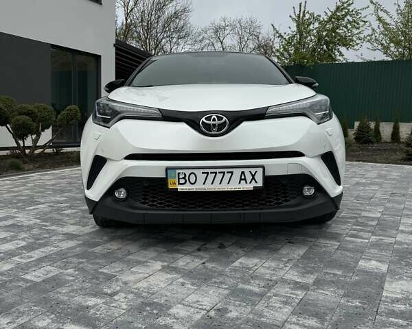 Белый Тойота C-HR, объемом двигателя 1.99 л и пробегом 64 тыс. км за 24500 $, фото 6 на Automoto.ua