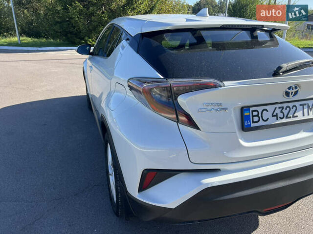 Белый Тойота C-HR, объемом двигателя 1.8 л и пробегом 139 тыс. км за 20900 $, фото 13 на Automoto.ua