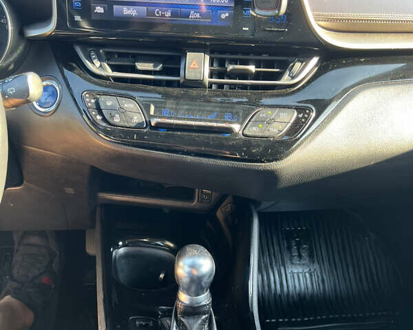 Білий Тойота C-HR, об'ємом двигуна 1.8 л та пробігом 144 тис. км за 21900 $, фото 44 на Automoto.ua