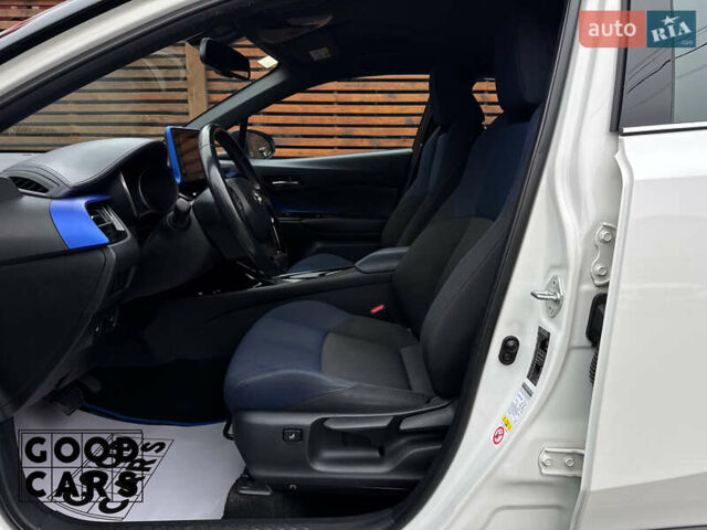 Білий Тойота C-HR, об'ємом двигуна 1.99 л та пробігом 64 тис. км за 25000 $, фото 21 на Automoto.ua