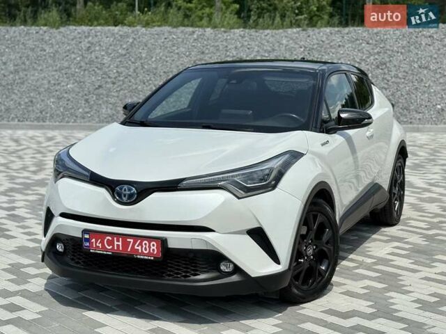 Белый Тойота C-HR, объемом двигателя 1.8 л и пробегом 97 тыс. км за 23300 $, фото 1 на Automoto.ua