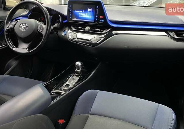 Белый Тойота C-HR, объемом двигателя 1.8 л и пробегом 108 тыс. км за 23164 $, фото 9 на Automoto.ua