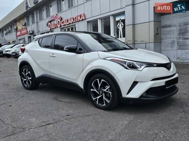 Білий Тойота C-HR, об'ємом двигуна 1.99 л та пробігом 59 тис. км за 19500 $, фото 4 на Automoto.ua