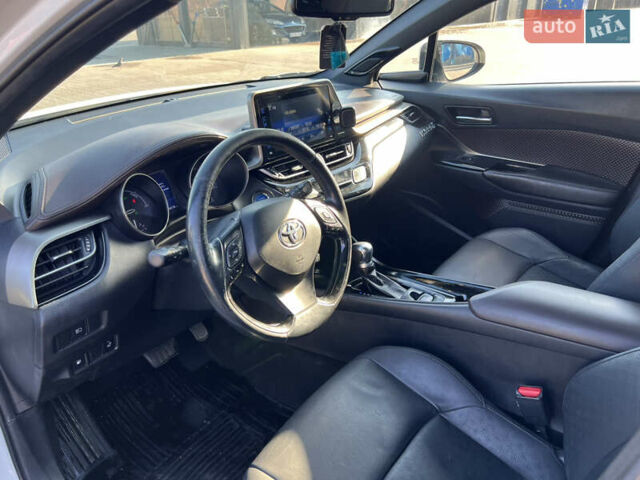 Білий Тойота C-HR, об'ємом двигуна 1.8 л та пробігом 144 тис. км за 21900 $, фото 39 на Automoto.ua