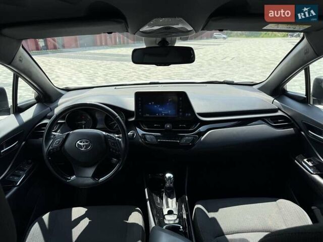 Белый Тойота C-HR, объемом двигателя 1.8 л и пробегом 97 тыс. км за 23300 $, фото 29 на Automoto.ua