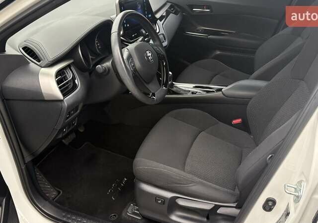 Білий Тойота C-HR, об'ємом двигуна 1.8 л та пробігом 49 тис. км за 25477 $, фото 11 на Automoto.ua