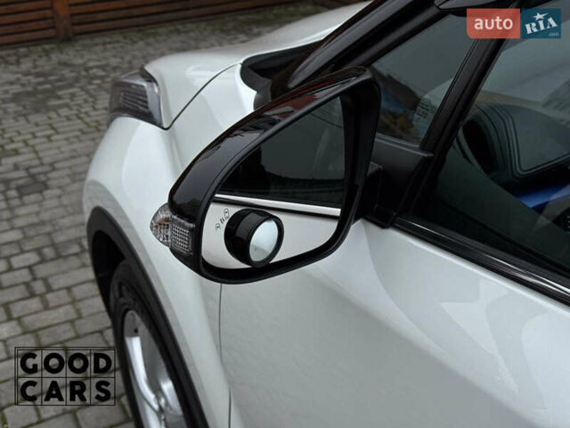 Білий Тойота C-HR, об'ємом двигуна 1.99 л та пробігом 64 тис. км за 25000 $, фото 15 на Automoto.ua