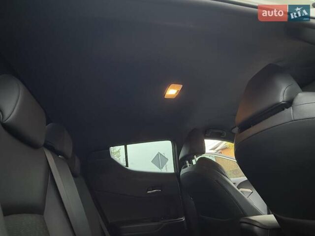 Белый Тойота C-HR, объемом двигателя 1.2 л и пробегом 88 тыс. км за 21500 $, фото 30 на Automoto.ua