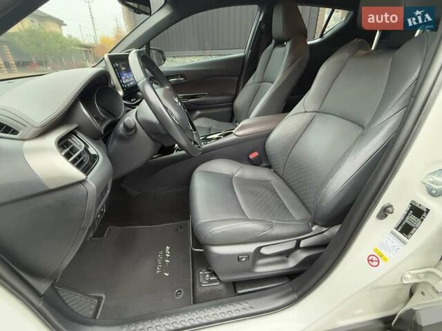 Белый Тойота C-HR, объемом двигателя 1.2 л и пробегом 88 тыс. км за 21500 $, фото 22 на Automoto.ua