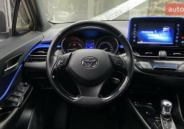 Белый Тойота C-HR, объемом двигателя 1.8 л и пробегом 108 тыс. км за 23164 $, фото 11 на Automoto.ua