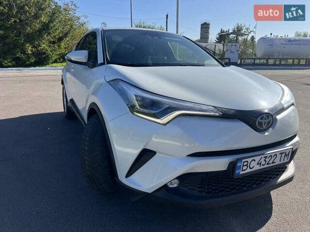 Белый Тойота C-HR, объемом двигателя 1.8 л и пробегом 139 тыс. км за 20900 $, фото 4 на Automoto.ua