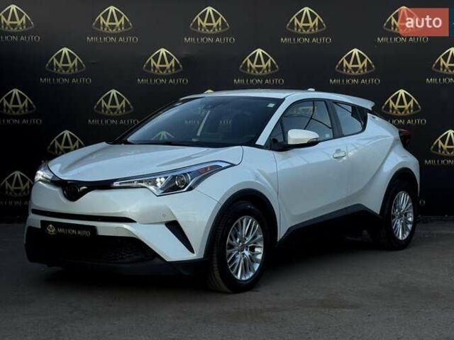 Білий Тойота C-HR, об'ємом двигуна 1.99 л та пробігом 100 тис. км за 16800 $, фото 2 на Automoto.ua