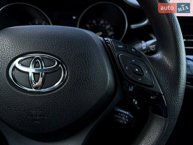 Білий Тойота C-HR, об'ємом двигуна 1.99 л та пробігом 100 тис. км за 16800 $, фото 17 на Automoto.ua