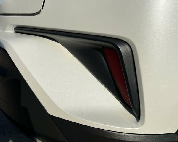 Білий Тойота C-HR, об'ємом двигуна 1.8 л та пробігом 144 тис. км за 21900 $, фото 33 на Automoto.ua