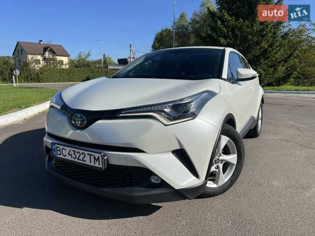Белый Тойота C-HR, объемом двигателя 1.8 л и пробегом 139 тыс. км за 20900 $, фото 1 на Automoto.ua