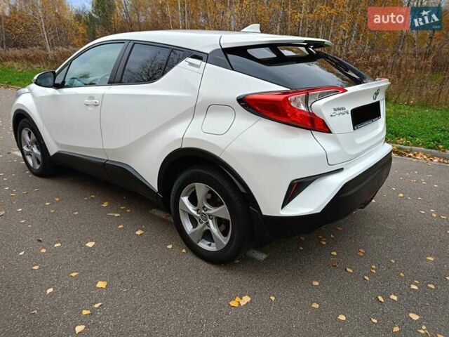 Белый Тойота C-HR, объемом двигателя 1.2 л и пробегом 93 тыс. км за 18698 $, фото 9 на Automoto.ua