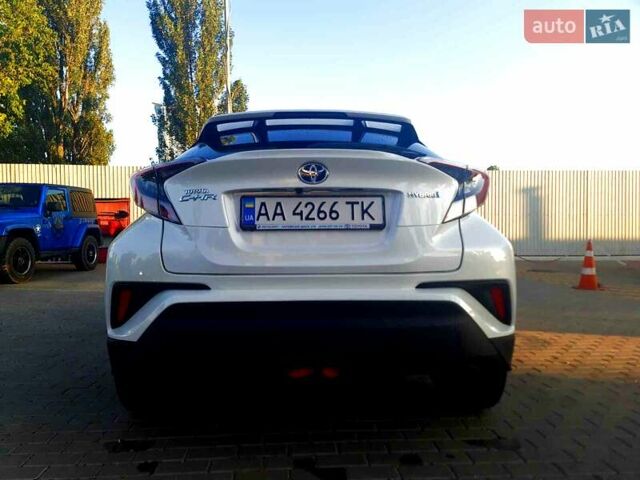 Білий Тойота C-HR, об'ємом двигуна 1.8 л та пробігом 42 тис. км за 27000 $, фото 4 на Automoto.ua