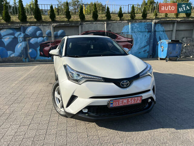 Білий Тойота C-HR, об'ємом двигуна 1.8 л та пробігом 144 тис. км за 21900 $, фото 19 на Automoto.ua