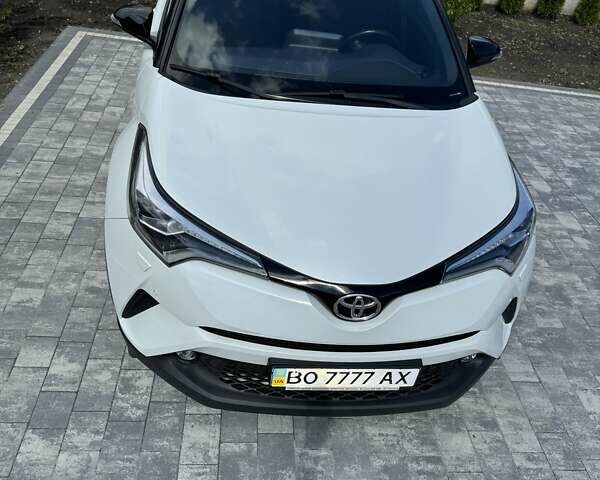 Белый Тойота C-HR, объемом двигателя 1.99 л и пробегом 64 тыс. км за 24500 $, фото 41 на Automoto.ua