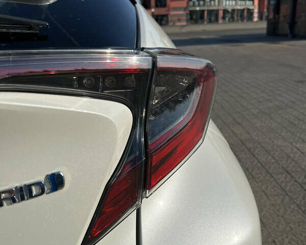 Білий Тойота C-HR, об'ємом двигуна 1.8 л та пробігом 144 тис. км за 21900 $, фото 35 на Automoto.ua
