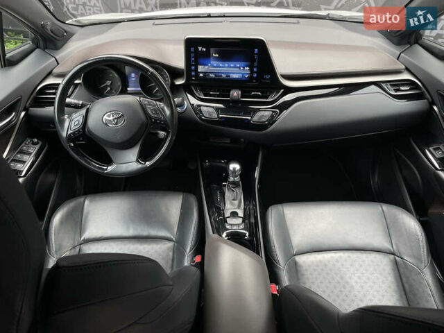 Тойота C-HR 2018 у Києві на Automoto.ua Білий Тойота C-HR, об'ємом двигуна 1.8 л та пробігом 74 тис. км за 22900 $, фото 12 на Automoto.ua