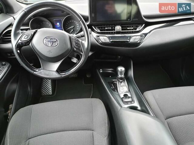Белый Тойота C-HR, объемом двигателя 1.2 л и пробегом 93 тыс. км за 18698 $, фото 22 на Automoto.ua