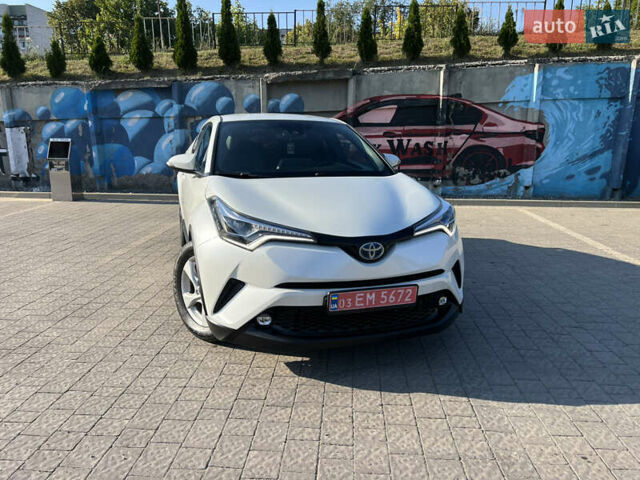 Білий Тойота C-HR, об'ємом двигуна 1.8 л та пробігом 144 тис. км за 21900 $, фото 2 на Automoto.ua