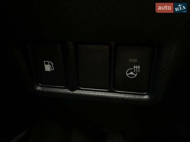 Белый Тойота C-HR, объемом двигателя 1.8 л и пробегом 108 тыс. км за 23164 $, фото 17 на Automoto.ua