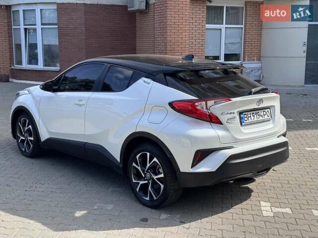 Белый Тойота C-HR, объемом двигателя 1.99 л и пробегом 54 тыс. км за 19999 $, фото 3 на Automoto.ua