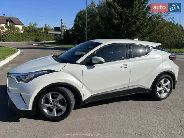Белый Тойота C-HR, объемом двигателя 1.8 л и пробегом 139 тыс. км за 20900 $, фото 19 на Automoto.ua