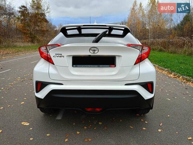 Белый Тойота C-HR, объемом двигателя 1.2 л и пробегом 93 тыс. км за 18698 $, фото 8 на Automoto.ua