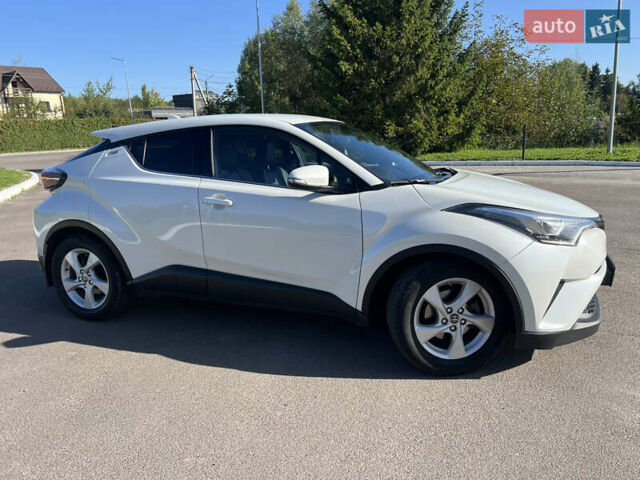 Белый Тойота C-HR, объемом двигателя 1.8 л и пробегом 139 тыс. км за 20900 $, фото 6 на Automoto.ua