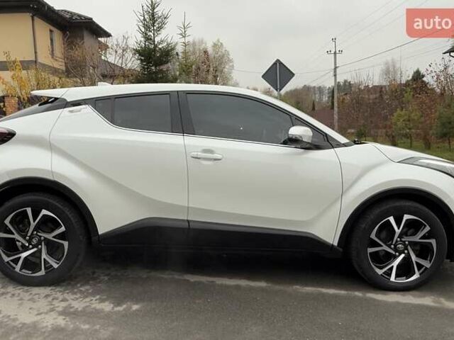 Белый Тойота C-HR, объемом двигателя 1.2 л и пробегом 88 тыс. км за 21500 $, фото 7 на Automoto.ua