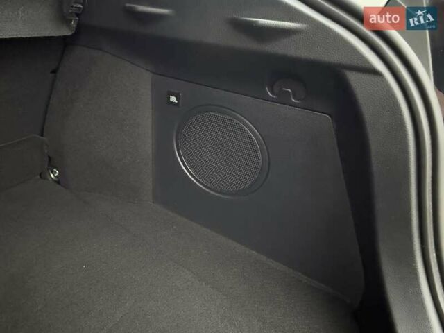 Белый Тойота C-HR, объемом двигателя 1.2 л и пробегом 88 тыс. км за 21500 $, фото 40 на Automoto.ua