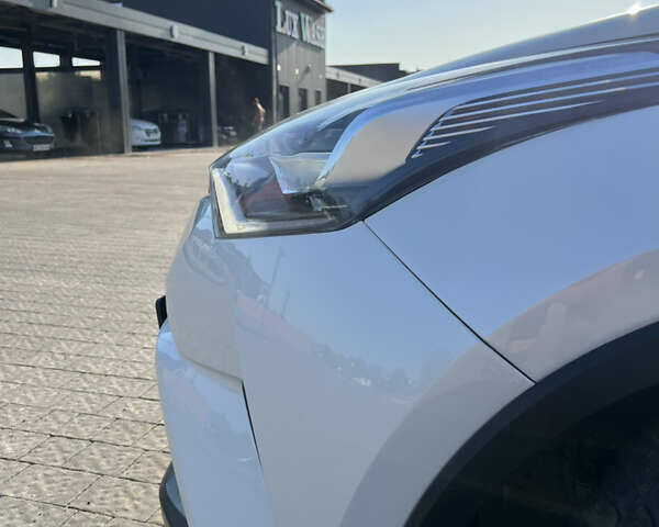 Білий Тойота C-HR, об'ємом двигуна 1.8 л та пробігом 144 тис. км за 21900 $, фото 25 на Automoto.ua