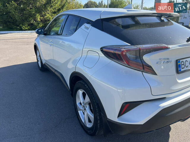 Белый Тойота C-HR, объемом двигателя 1.8 л и пробегом 139 тыс. км за 20900 $, фото 14 на Automoto.ua