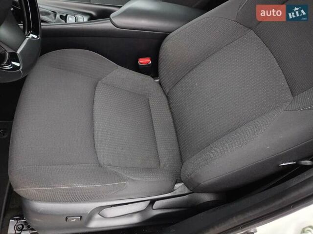 Белый Тойота C-HR, объемом двигателя 1.2 л и пробегом 93 тыс. км за 18698 $, фото 23 на Automoto.ua